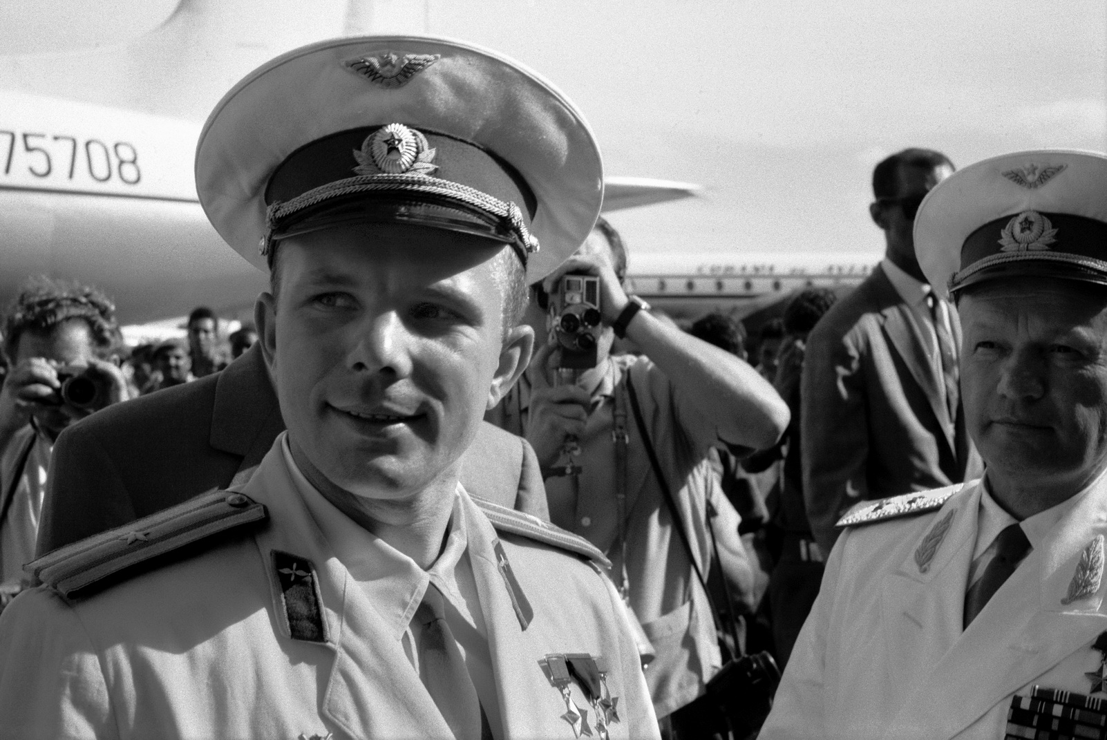 Шрам у гагарина на лбу откуда. Гагарин 1963.